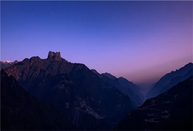 怒江會(huì)議旅游：來(lái)福貢觀山看水，聽雨聲